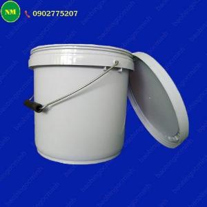Can 10 lít giá thành rẻ, can nhựa dày dặn chất lượng tốt.