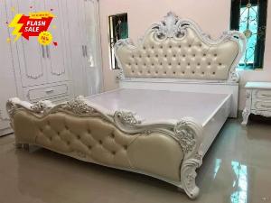 Giường tân cổ điển giá cực sốc chỉ cái tại bình dương