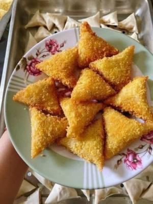 Chả giò Hải sản tam giác vàng.(Hải Sản Tam Giác Vàng)