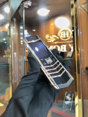 Vertu signature thép điểm vàng hồng nguyên khối chính hãng rất đẹp