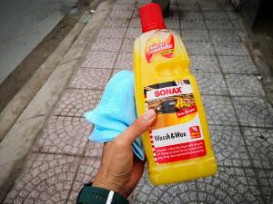Nước Rửa Xe Và Wax Bóng Sơn Kết Hợp Sonax Wash & Wax 313341 1000ml tặng khăn