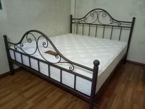 Giường sắt hiện đại cho phòng ngủ cá tính