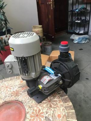 Cần bán máy bơm định lượng