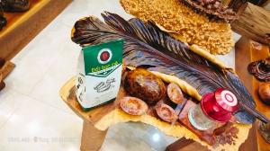 Chiếc lá cuối thu bày trí đẹp