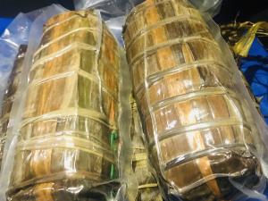 Bánh tét chay đậu xanh lá dứa