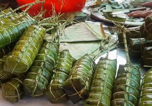 Bánh tét chay đậu xanh lá dứa