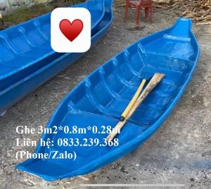 Thuyền, Xuồng composite nhỏ làm sạch mặt nước hồ, thả thức ăn ao nuôi trồng thủy sản