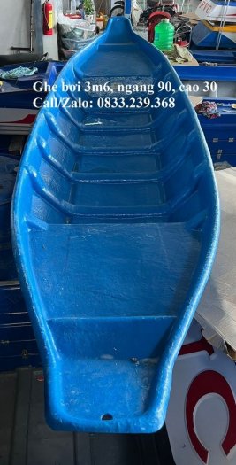 Ghe composite nhỏ thả thức ăn ao nuôi trồng thủy sản
