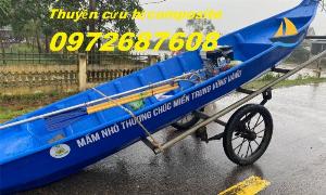 Thuyền composite chở 8 - 10 người, thuyền chở 4 - 6 người có sẵn