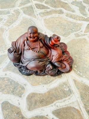 Tượng di lạc gỗ Trắc ngồi cầm thỏi vàng