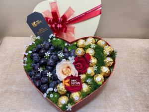 Hộp quà Valentine Socola trái tim hoa nho - FSNK304