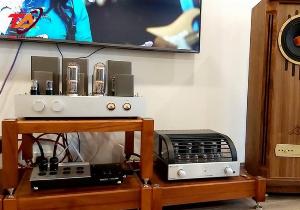 Kệ Audio TAKG05 - Kệ Âm Thanh Gỗ Gõ Đỏ TAKG05