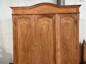 Tủ Quần Áo Gỗ Hương Đá Víp