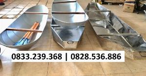 Thuyền đáy bằng thả lưới, đi câu