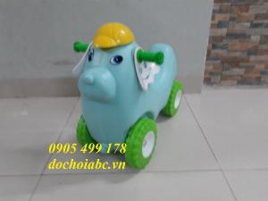 Xe chòi chân nhựa hình thú cho bé