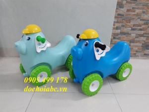 Xe chòi chân nhựa hình thú cho bé