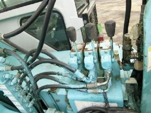 Cẩu xích 4.9 tấn Kobelco CK90UR