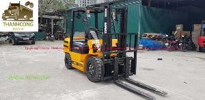 Bán xe Nâng Vmax CPCD25 máy dầu, số tự động, tải trọng nâng 2.5 tấn