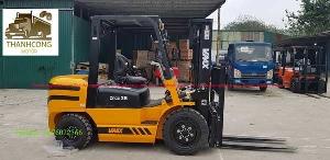 Bán xe Nâng Vmax CPCD25 máy dầu, số tự động, tải trọng nâng 2.5 tấn