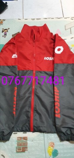 Áo khoác lóhip vải dù.