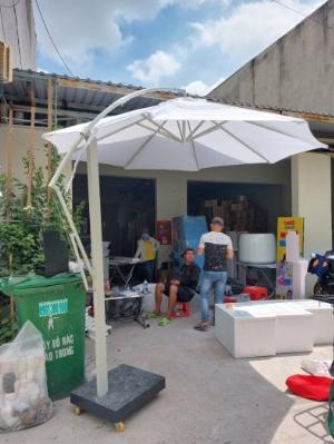Thanh lý dù caffe lệch tâm tròn 3 mét giá tốt