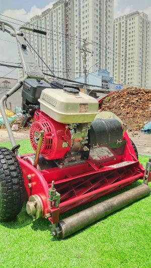 Máy cắt cỏ sân golf thương hiệu máy Baroness của Nhật Bản