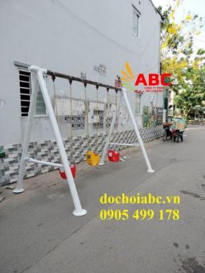 Xích đu ngoài trời cho bé