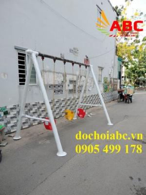Xích đu ngoài trời cho bé
