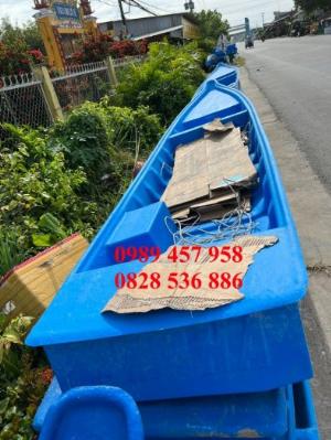 Thuyền chèo tay cho 4 người, Thuyền du lịch