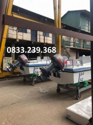 Cano gia đình du lịch