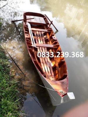 Xuồng gỗ câu cá, du lịch sông, hồ, vịnh kín.