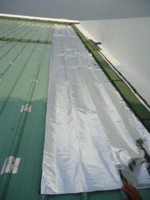 Tấm trải chống dột mái tôn tự dính mặt nhôm TTC