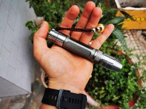 Đèn Pin Soi Đá 3 Trong 1 Ánh Sáng Trắng ,Vàng,Tím Có Đầu Thu Nhỏ Tặng Kèm Pin Sạc