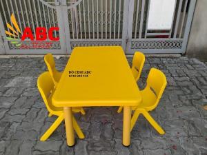 Bộ bàn ghế nhựa đúc dành cho trẻ em mầm non