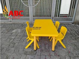 Bộ bàn ghế nhựa đúc dành cho trẻ em mầm non