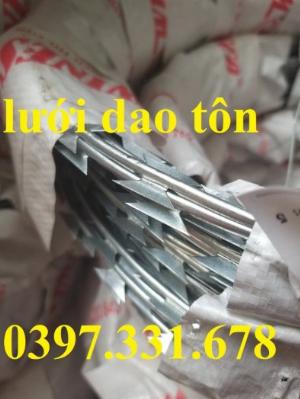 Dây thép gai hình dao, hàng rào thép gai hình dao hàng sẵn kho