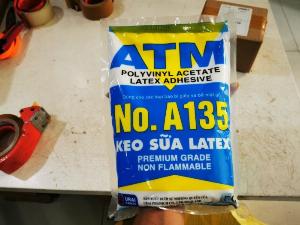 Keo ATM Latex A135 ,Keo Sữa ATM PVA A135 1KG Dán Giấy Dán Tường ,Dán Gỗ ,Dán Nhựa Tặng Cây Quét