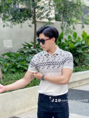 Áo thun nam polo cổ trụ sọc lạ