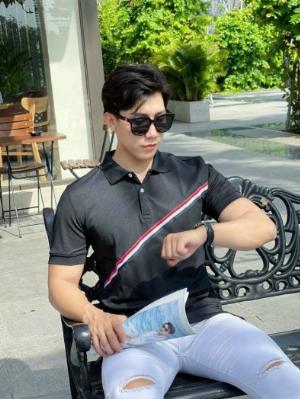 Áo thun nam cổ trụ polo sọc đôi chéo ngực