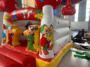 Nhà phao in hình Bảy chú lùn