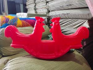 Ghế bập bênh đôi hình chú gà trống đáng yêu
