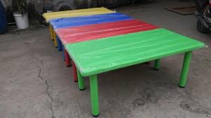 Bộ bàn ghế nhựa đúc bàn chân trụ