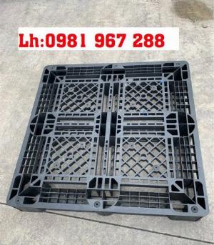 Pallet nhựa công nghiệp màu đen