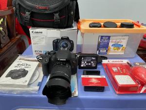 Canon 700D mới fullbox mình cần để lại