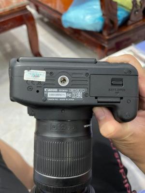 Canon 700D mới fullbox mình cần để lại