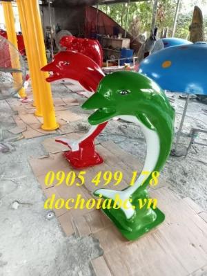 Cá heo phun nước trang trí bể bơi