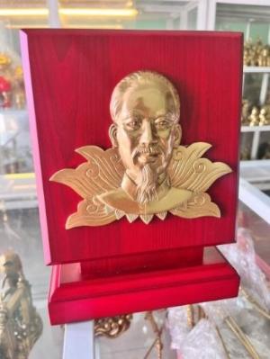 Biểu trưng quà tặng chân dung Bác Hồ bằng đồng