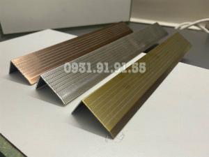 Nẹp chống trơn trượt bậc cầu thang bằng inox 304
