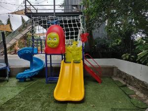 Bộ cầu trượt nhà chòi