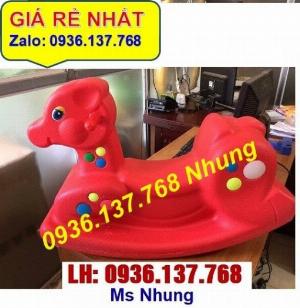 Cung cấp bập bênh cho hai bé ngồi, bập bênh bằng nhựa